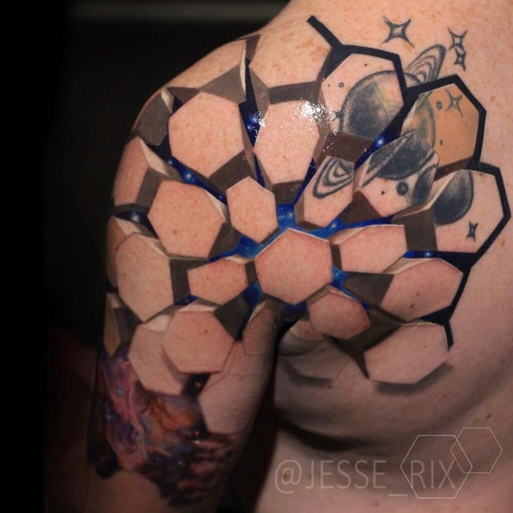 Tatuaggio illusorio strabiliante