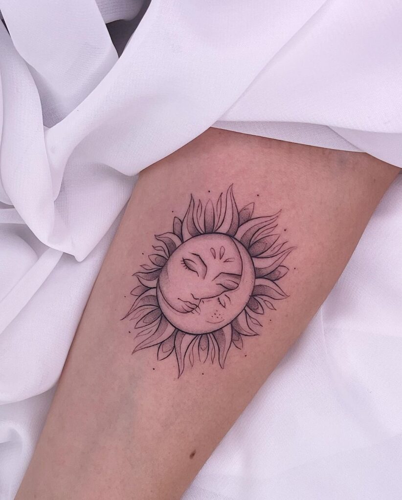 Tatuaje de luna y sol