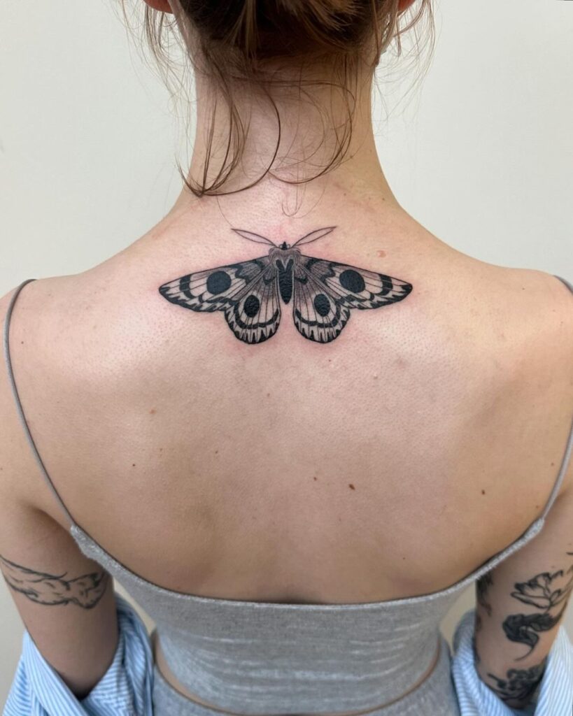 Tatuaje sáfico de polilla