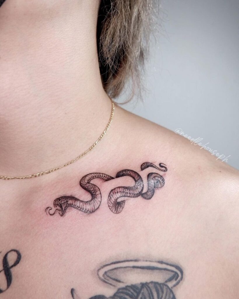 Tatuaggio a serpente con illusione ottica