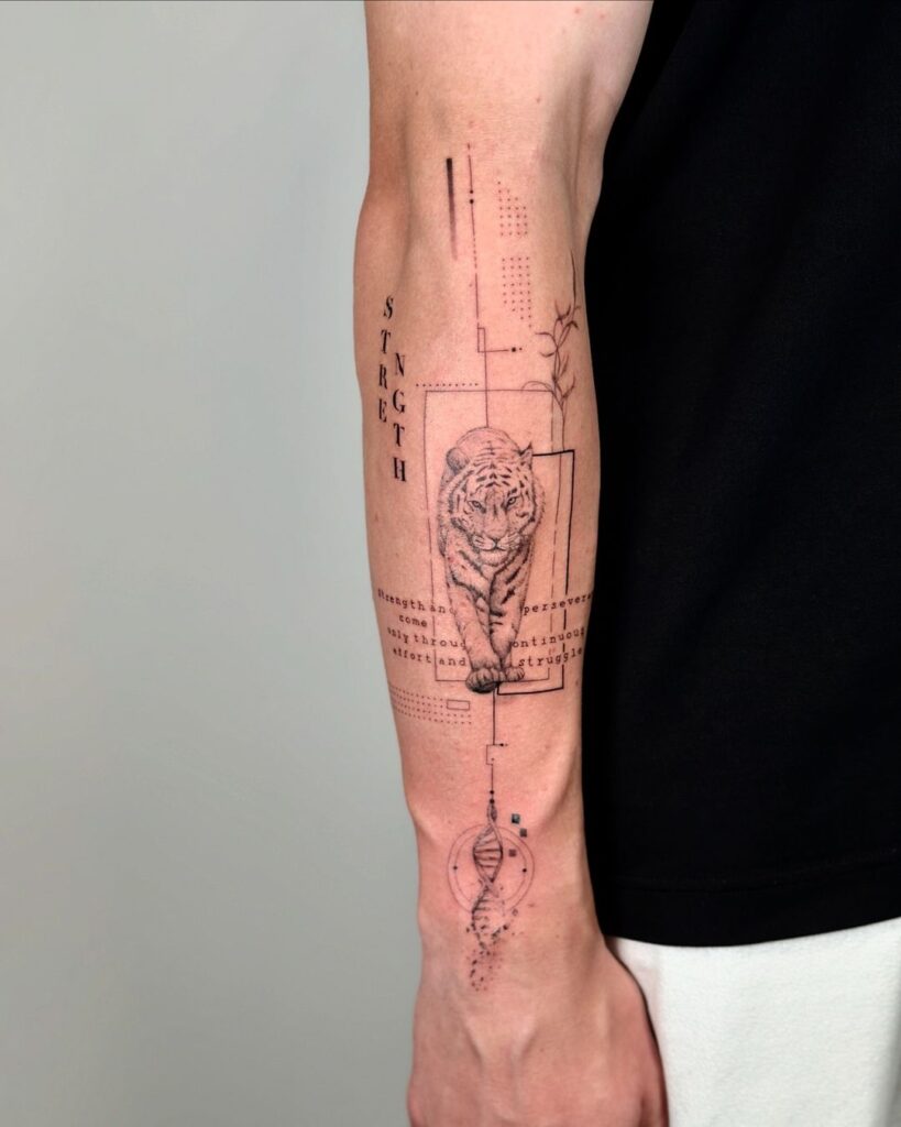 Tatuaje de fuerza en el antebrazo exterior