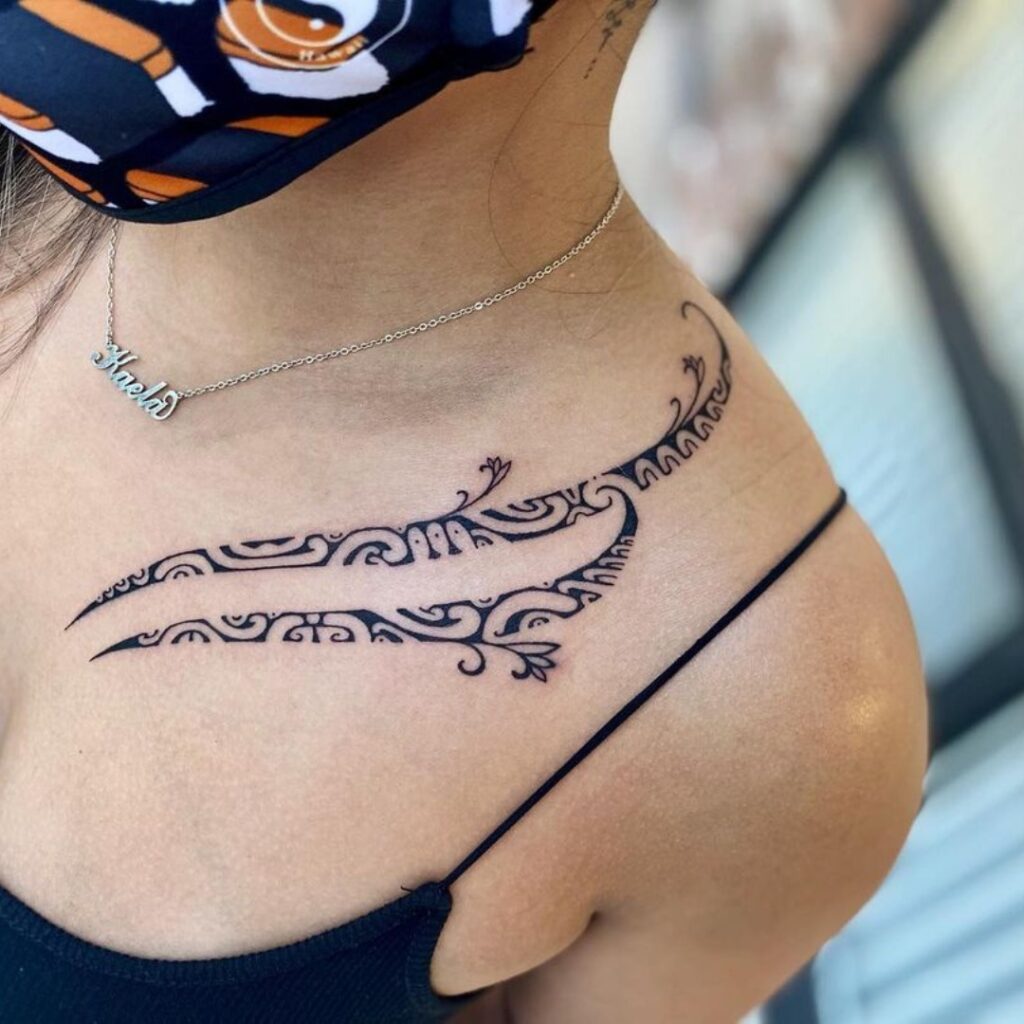 Tatuaggio polinesiano della clavicola