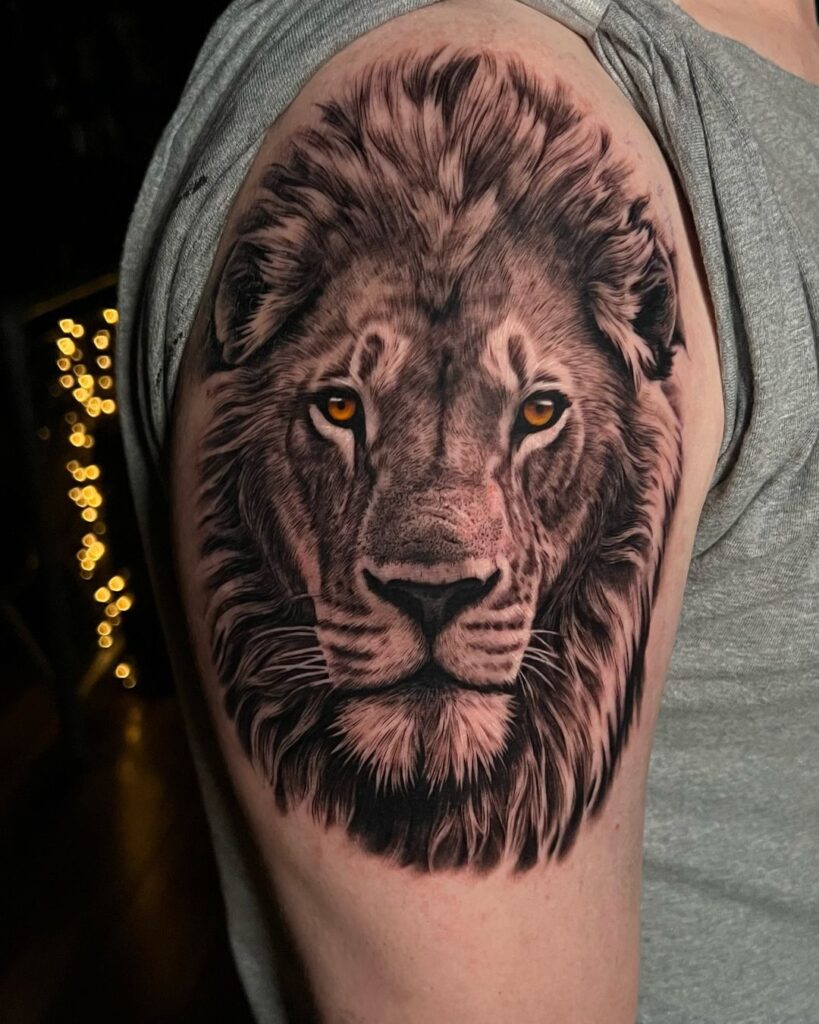 Tatuaje de león realista