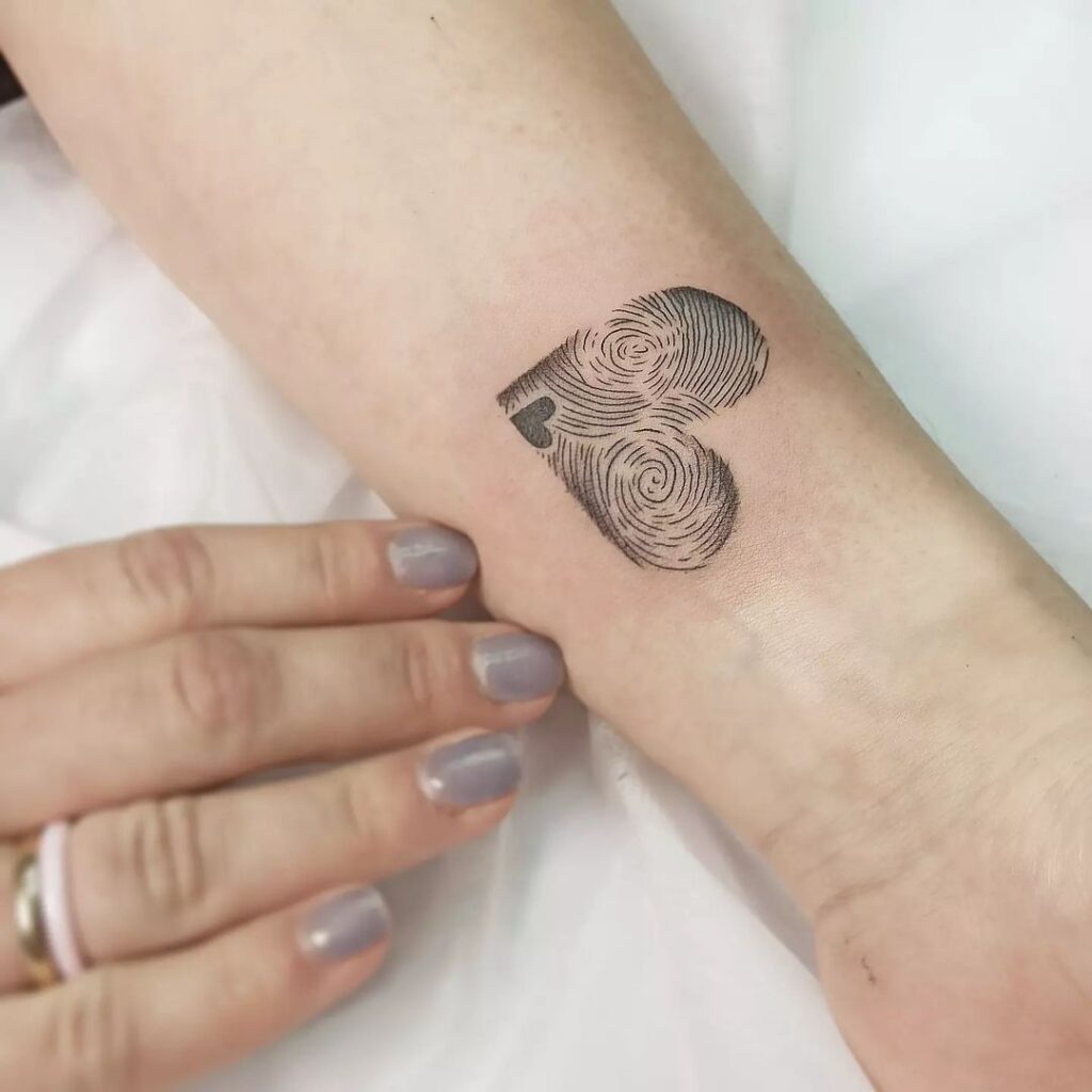 Tatuagem sentimental de impressões digitais