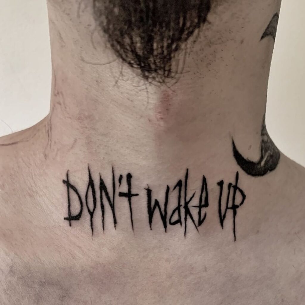 Desenho de letras de tatuagem nítidas