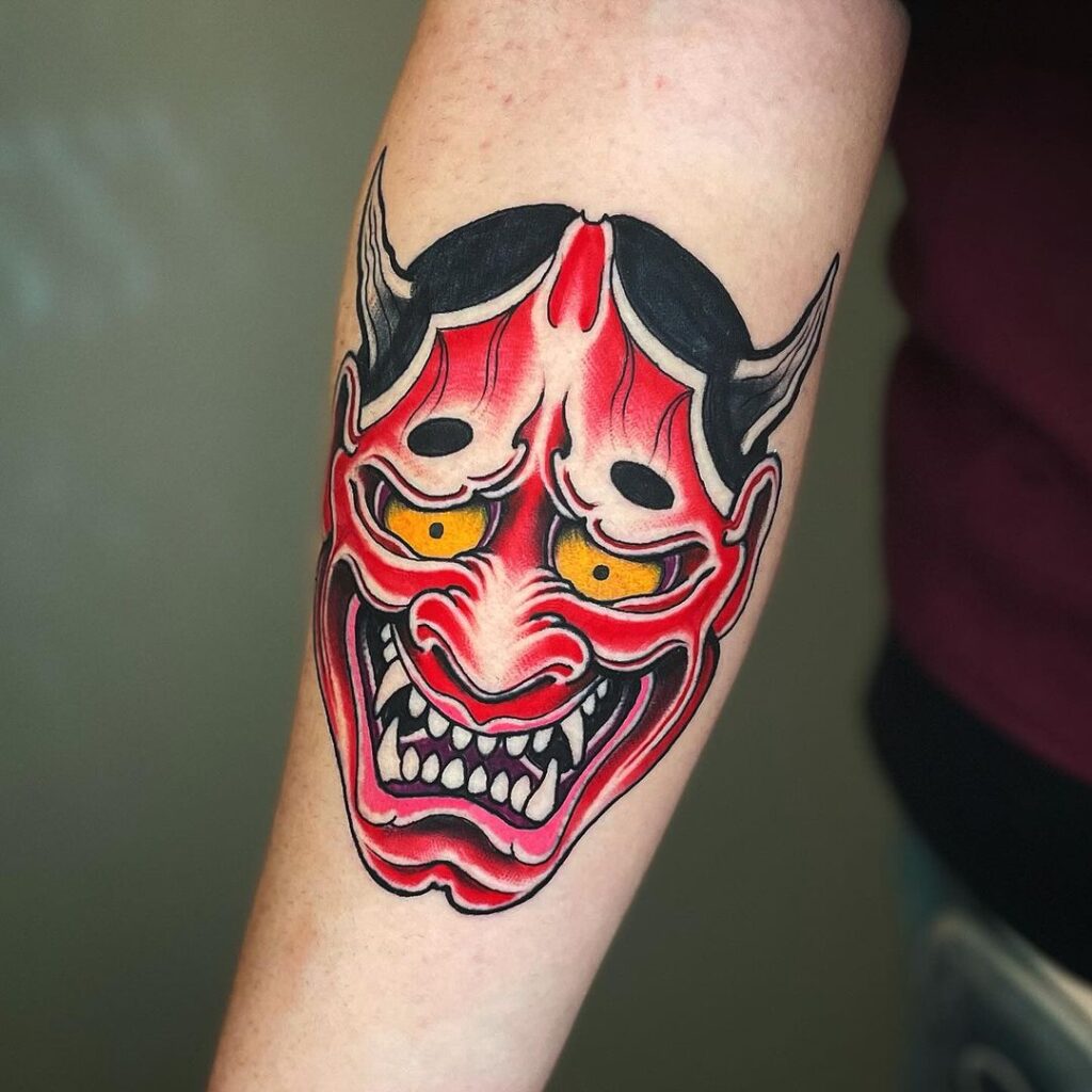 Pequeño tatuaje de máscara Hannya