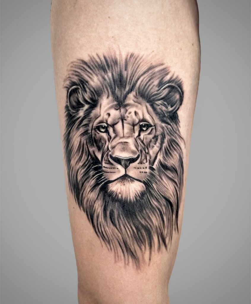 Tatuaje de león pequeño