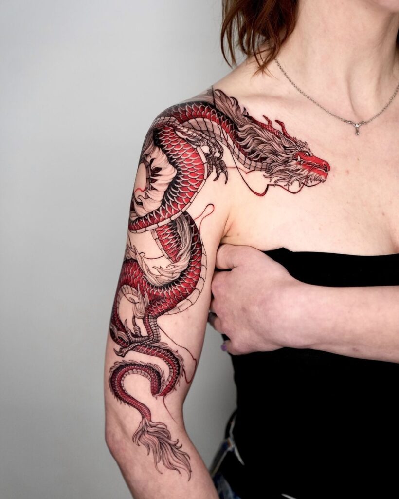 Impresionante tatuaje de dragón