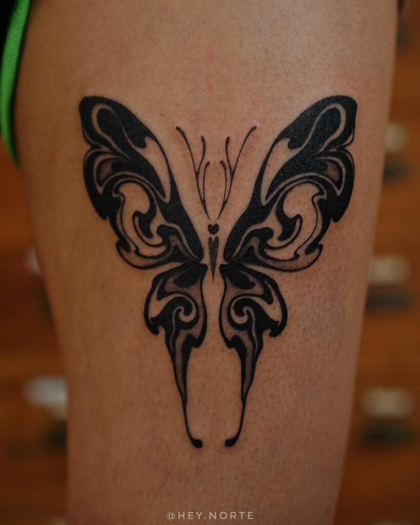 Tatuagem de borboleta Suminagashi