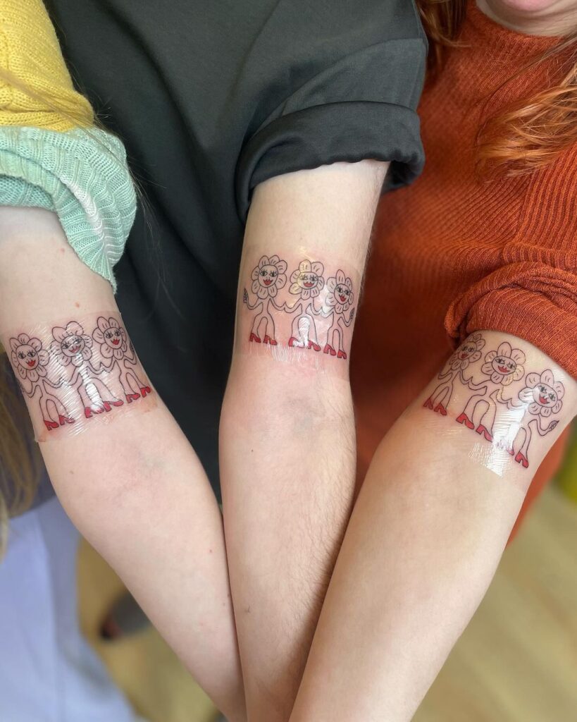 Tatuaje de tres flores amigas