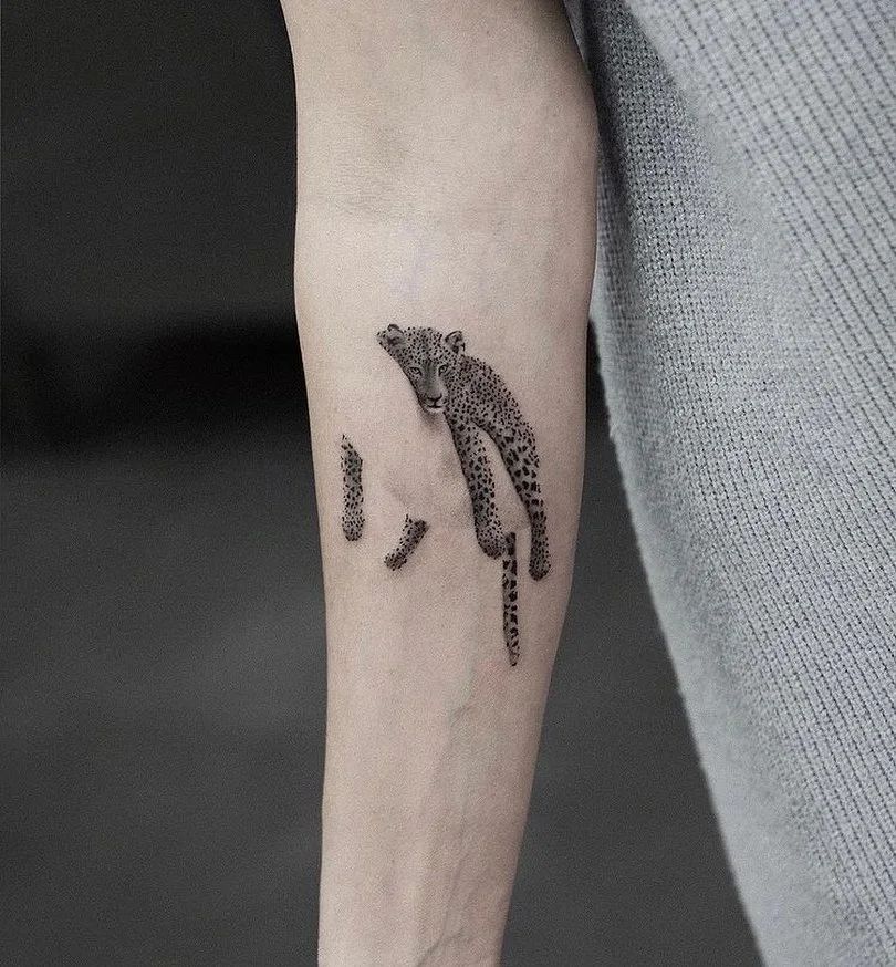 Tatuagem de leopardo trippy