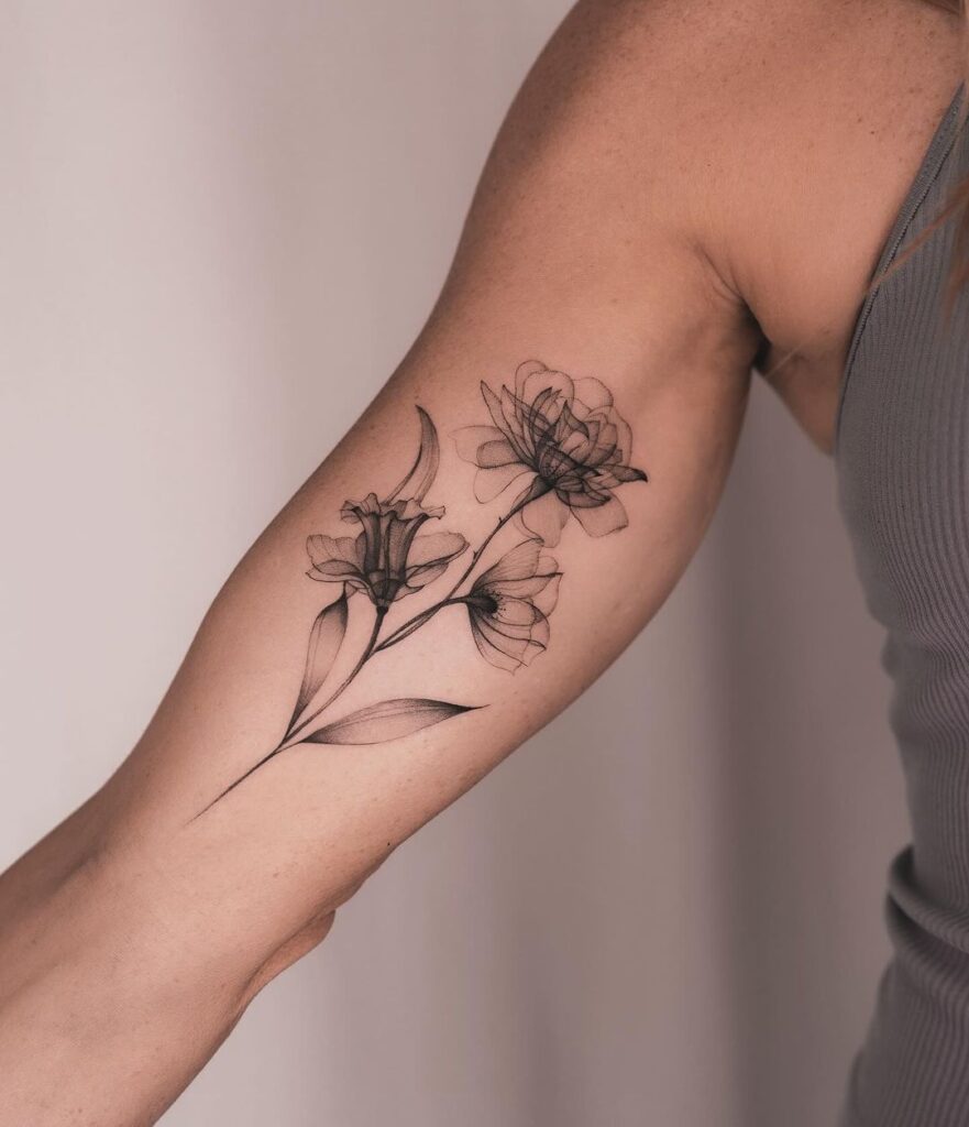 Tatuagem floral de raio X