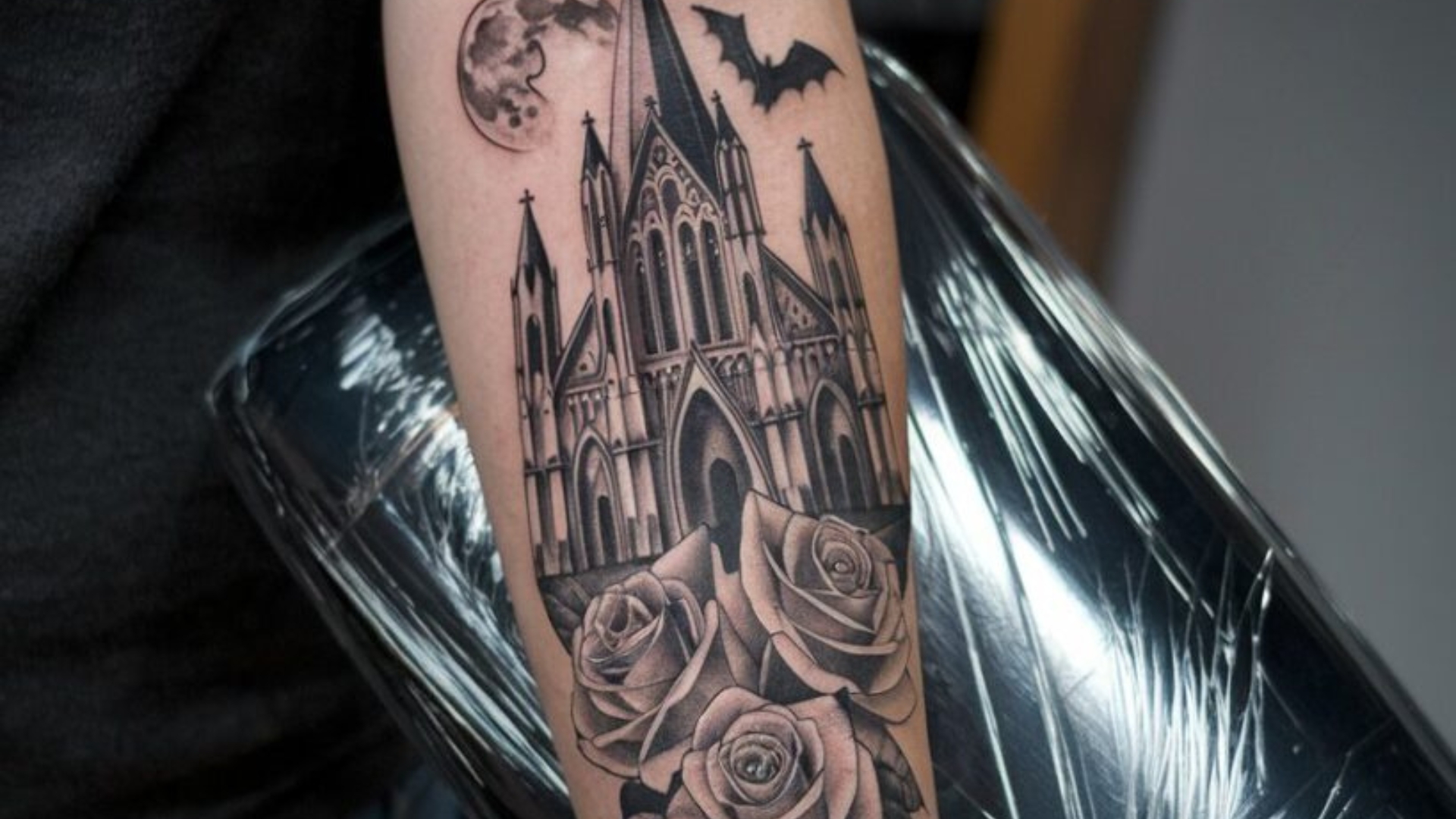 tatuagem de catedral gótica