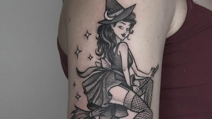 12 tatuajes flash de brujas que van más allá de lo mágico