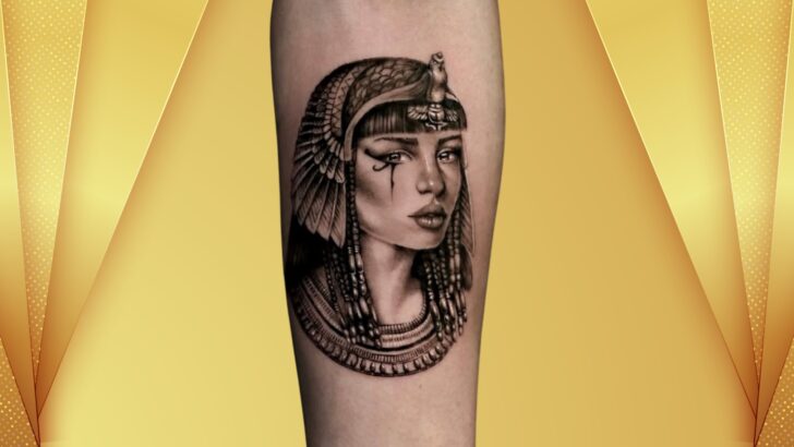 15 preciosos tatuajes de Cleopatra que te dejarán atónito con su mística elegancia y poder