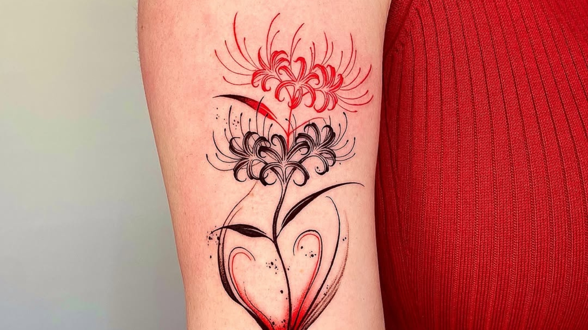 tatuagem de lírio-aranha vermelho