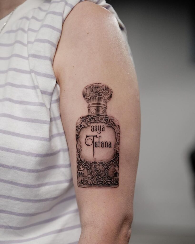 Tatuagem de micro-realismo Aqua Tofana