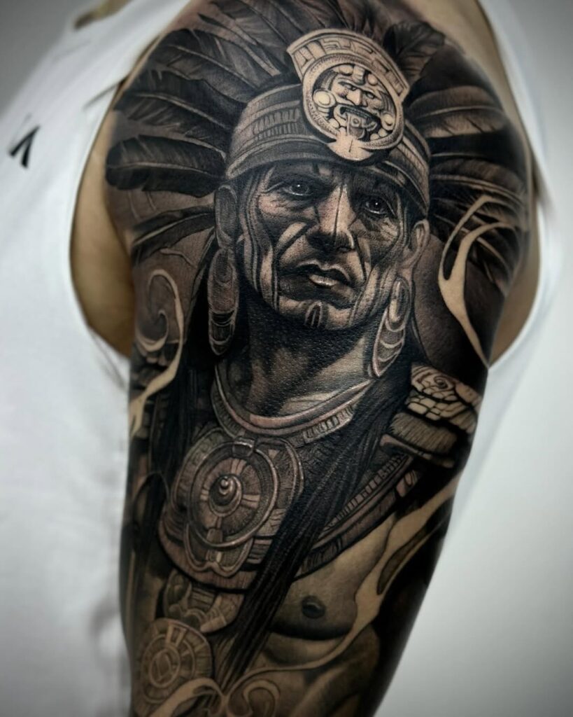 Tatuaje de un guerrero azteca