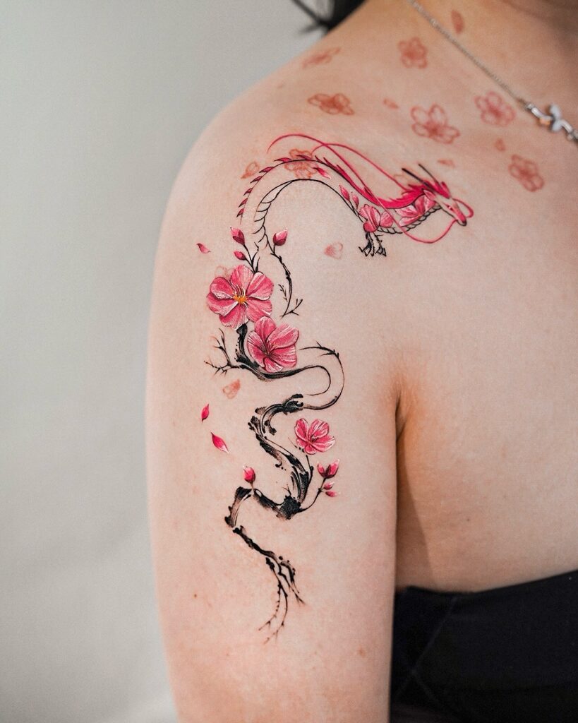 Tatuagem de dragão Haku em flor de cerejeira