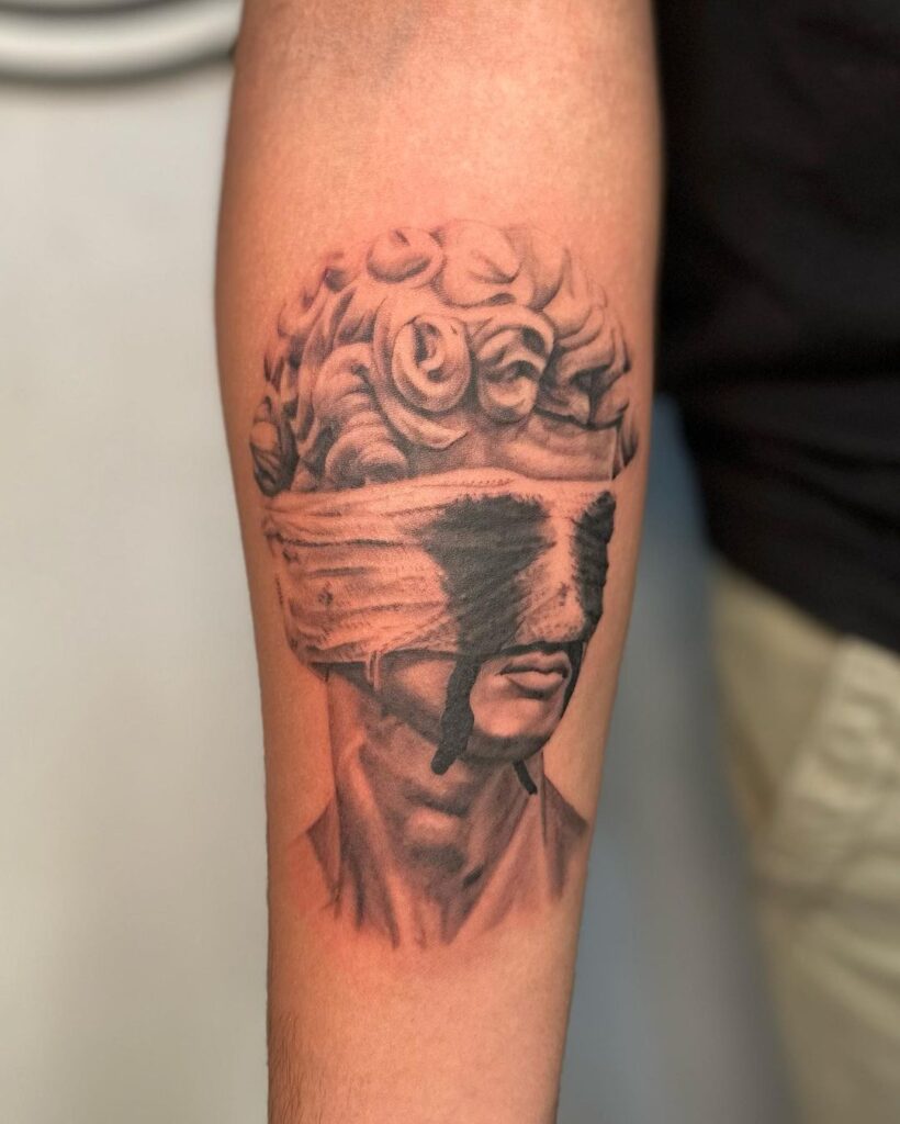 Tatuaje realista de estilo chicano