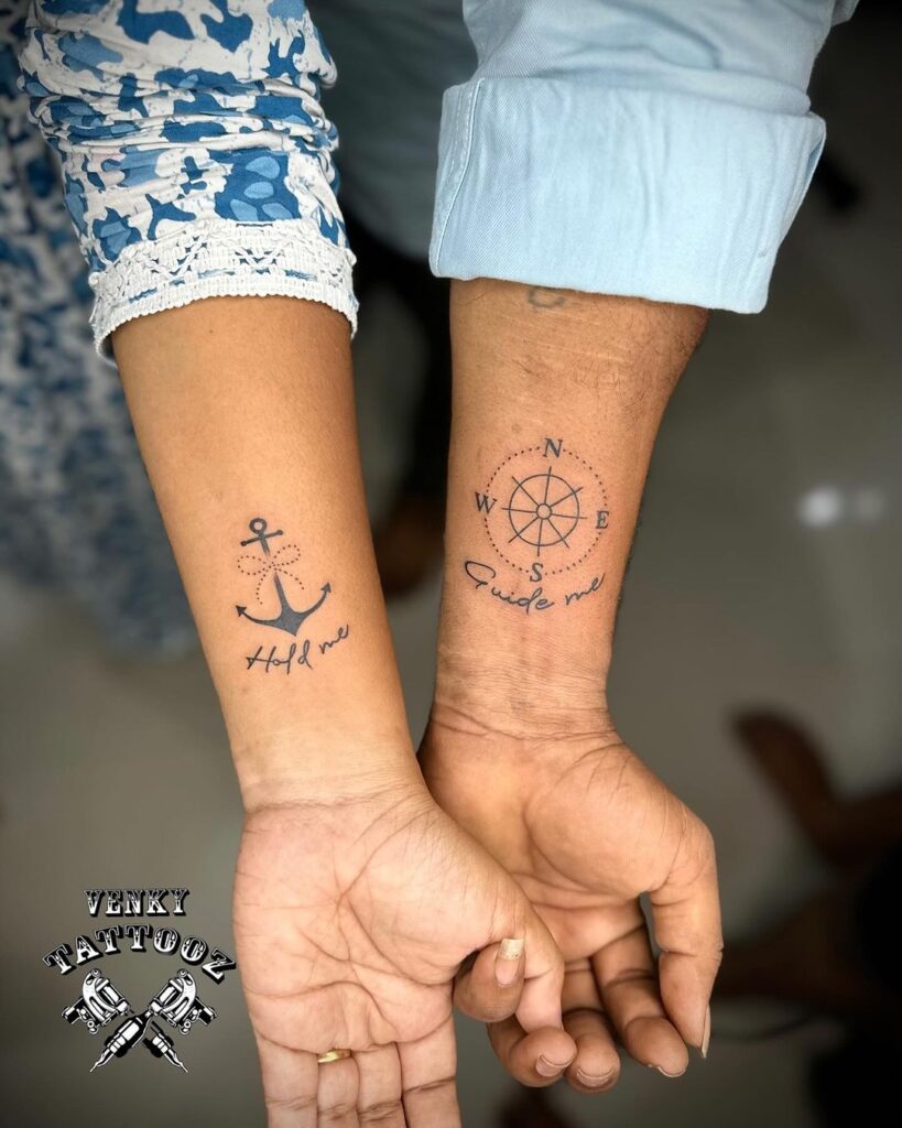 Tatuaje de pareja de brújula y ancla