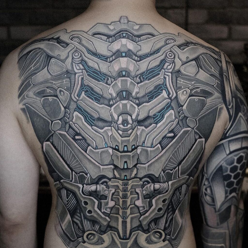 Tatuaggio Cyberpunk sulla schiena