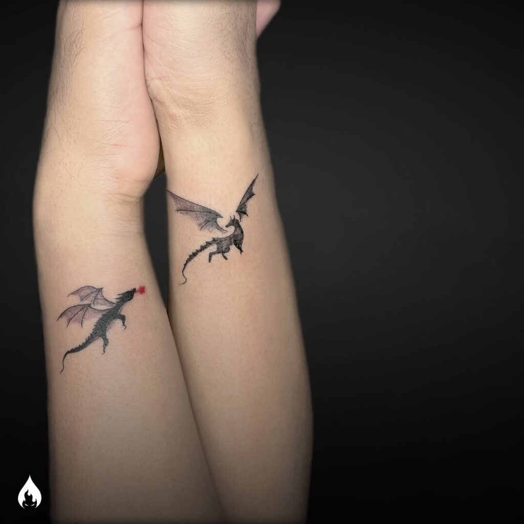 Tatuaje de pareja de dragones