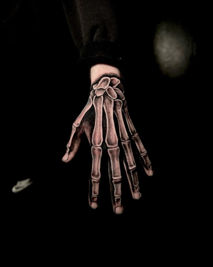 Tatuaje de mano Gloomy Bone