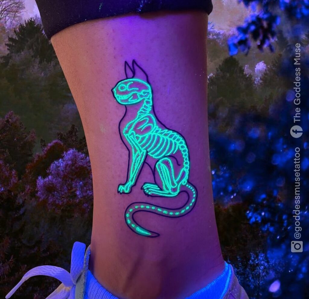 Tatuaje de un gato brillante