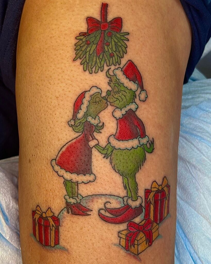 Tatuaggio del Grinch innamorato