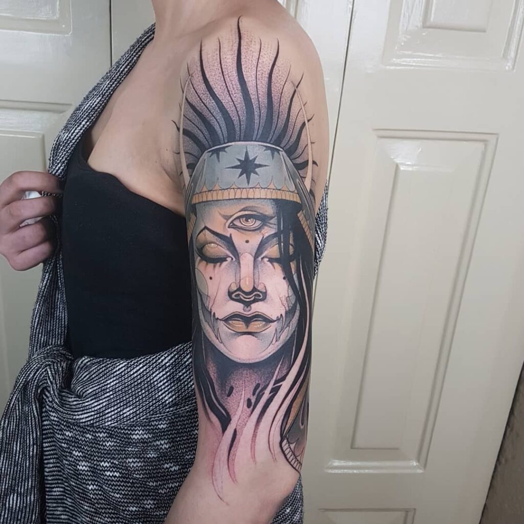 Tatuaggio con ritratto di Hekate