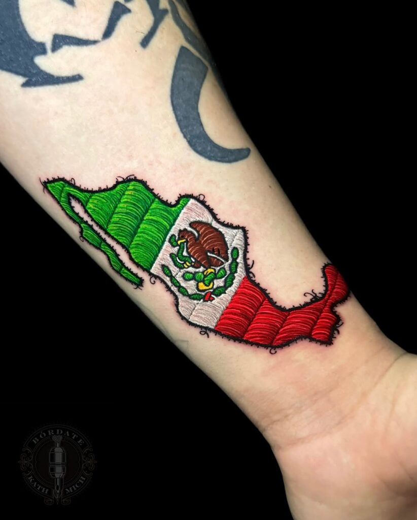 Tatuagem de mapa e bandeira do México