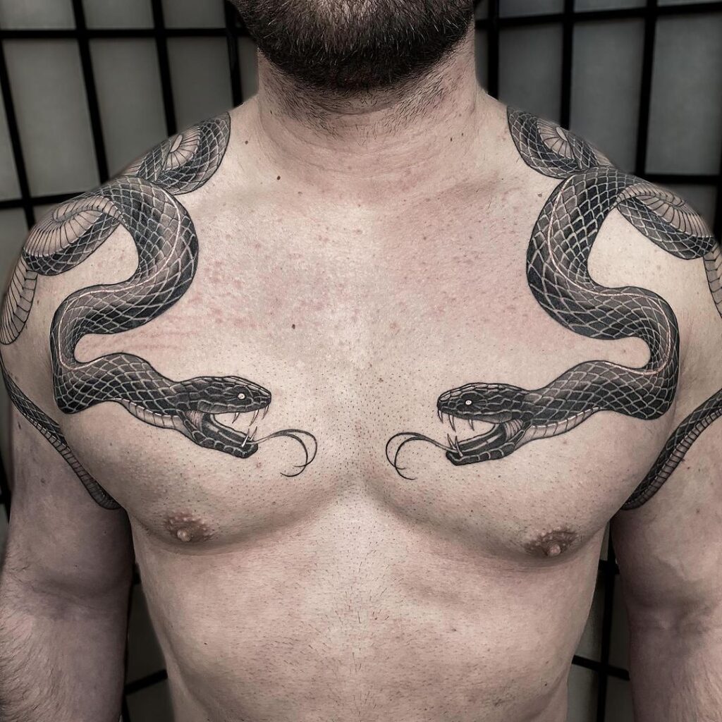 Tatuaje masculino simétrico de serpiente