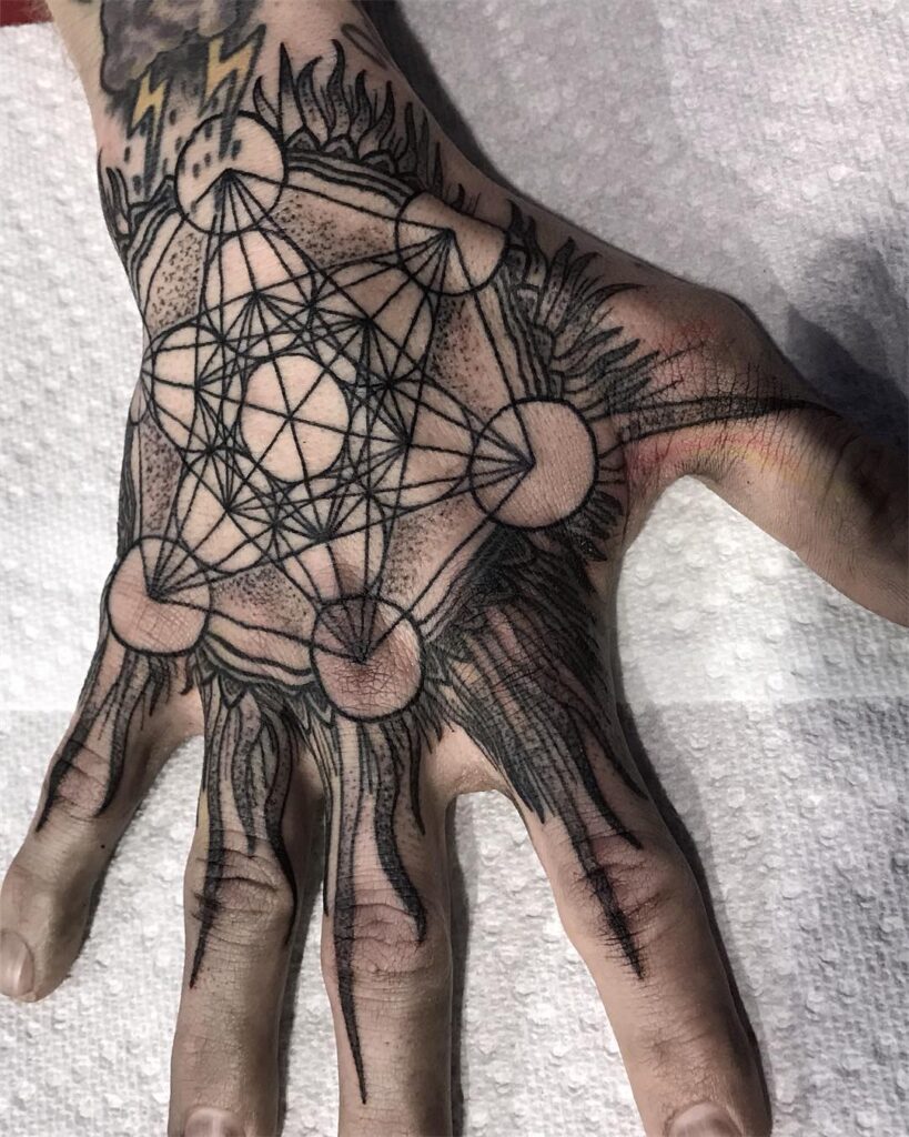 Tatuaje de la mano del cubo de Metatrón