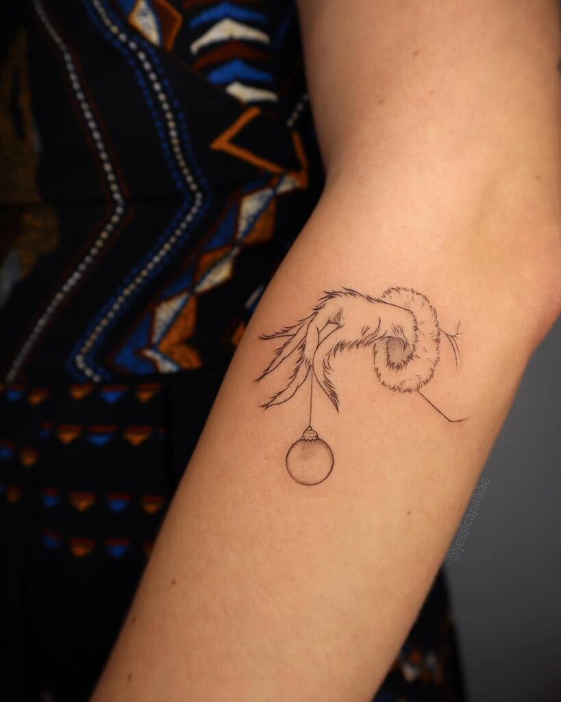 Tatuaggio minimalista del Grinch