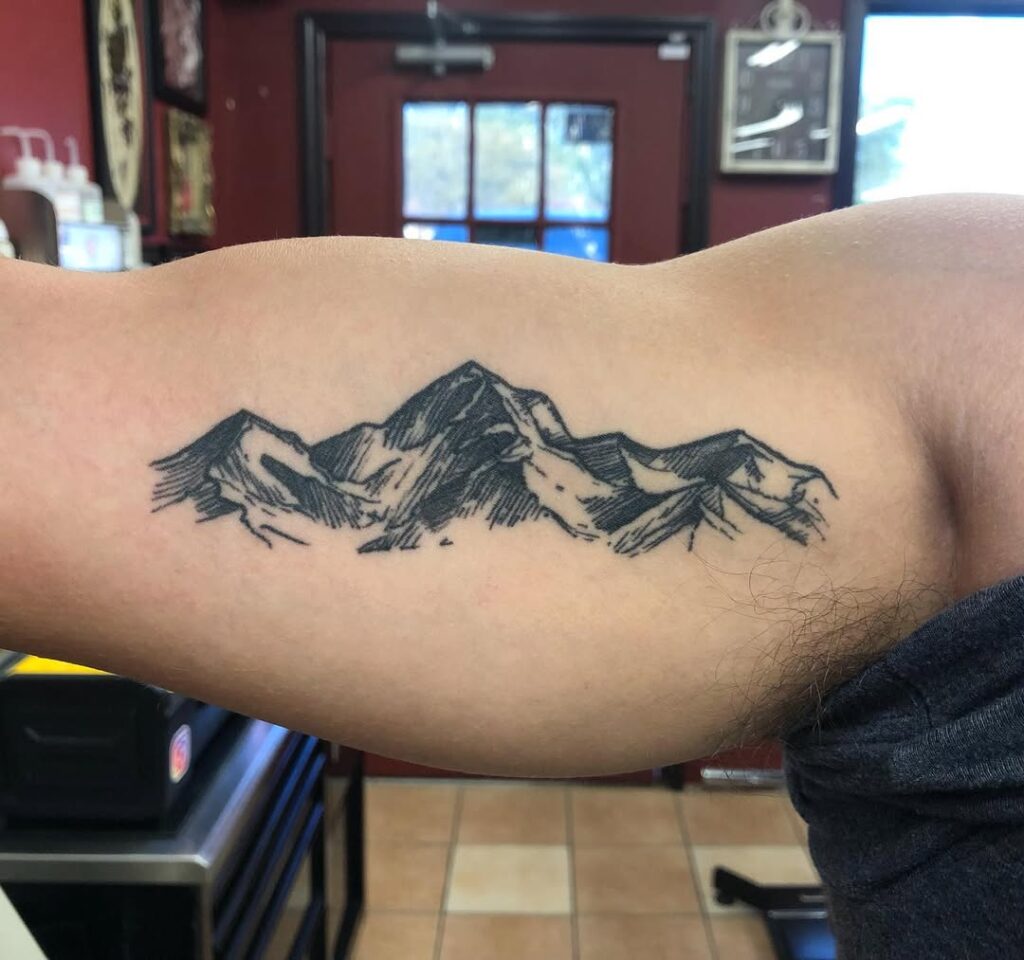 Tatuaje de cordillera