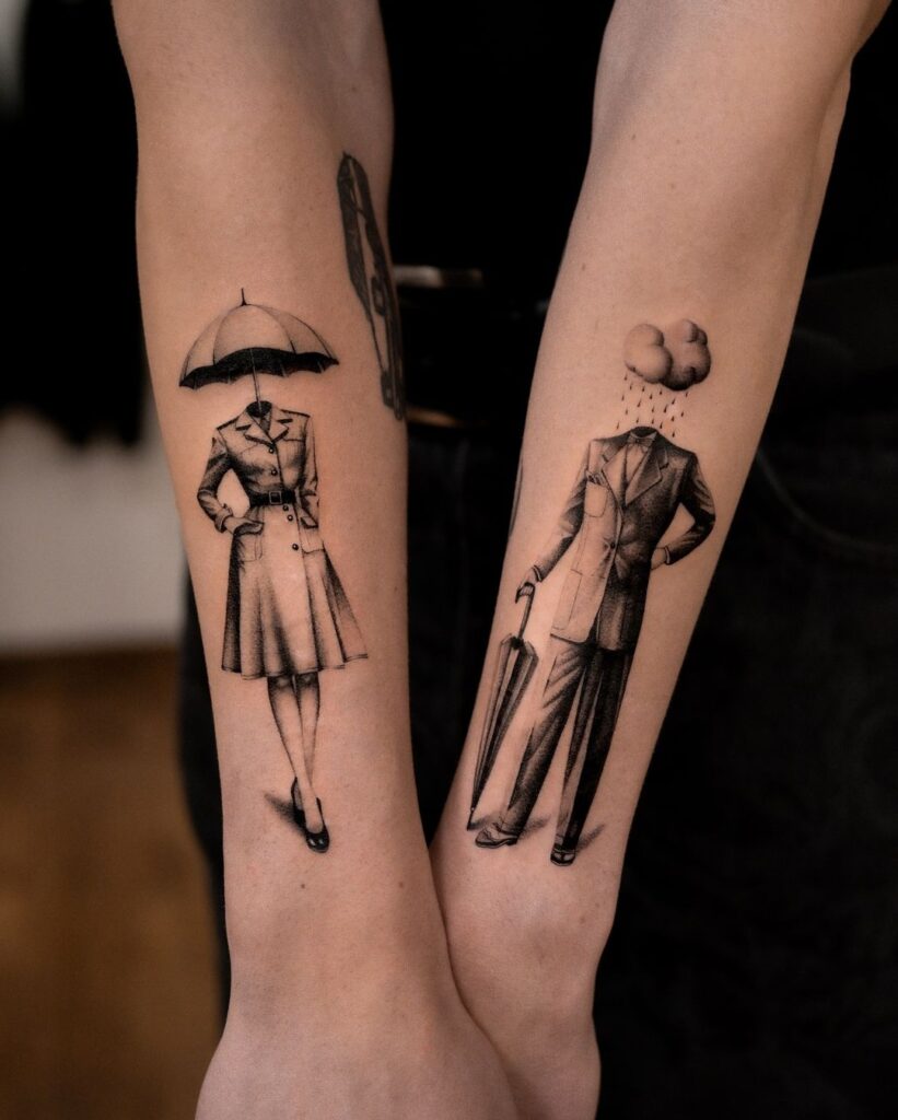 Tatuagem de casal na chuva