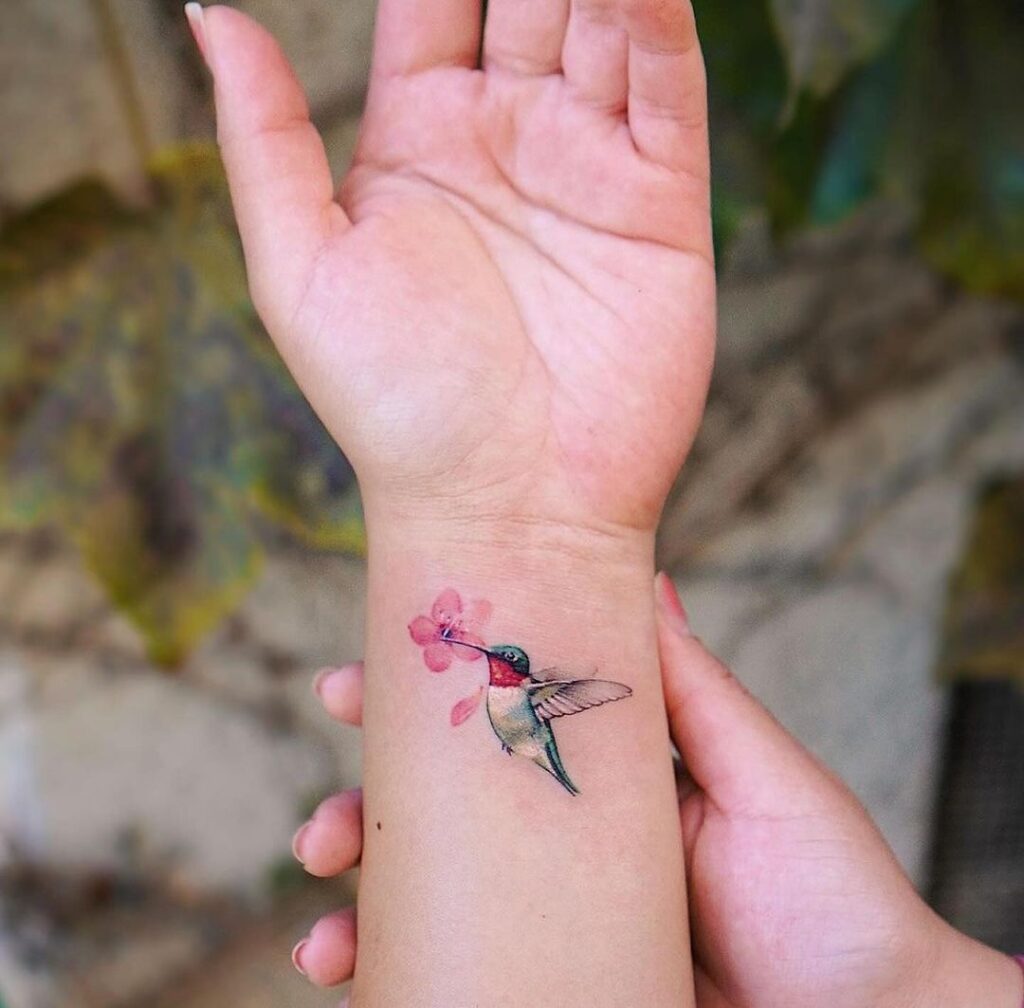 Tatuagem pequena de Colibri