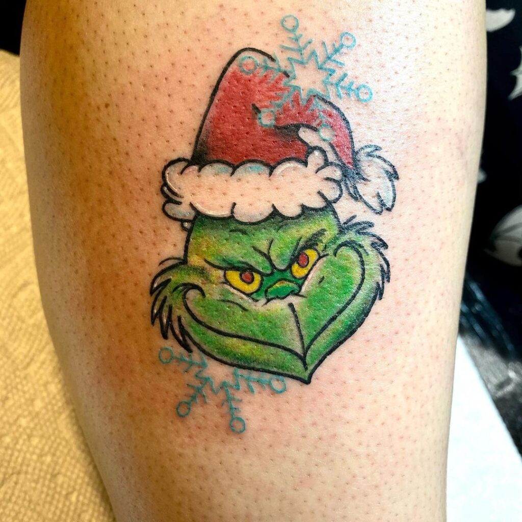 Piccolo tatuaggio del Grinch