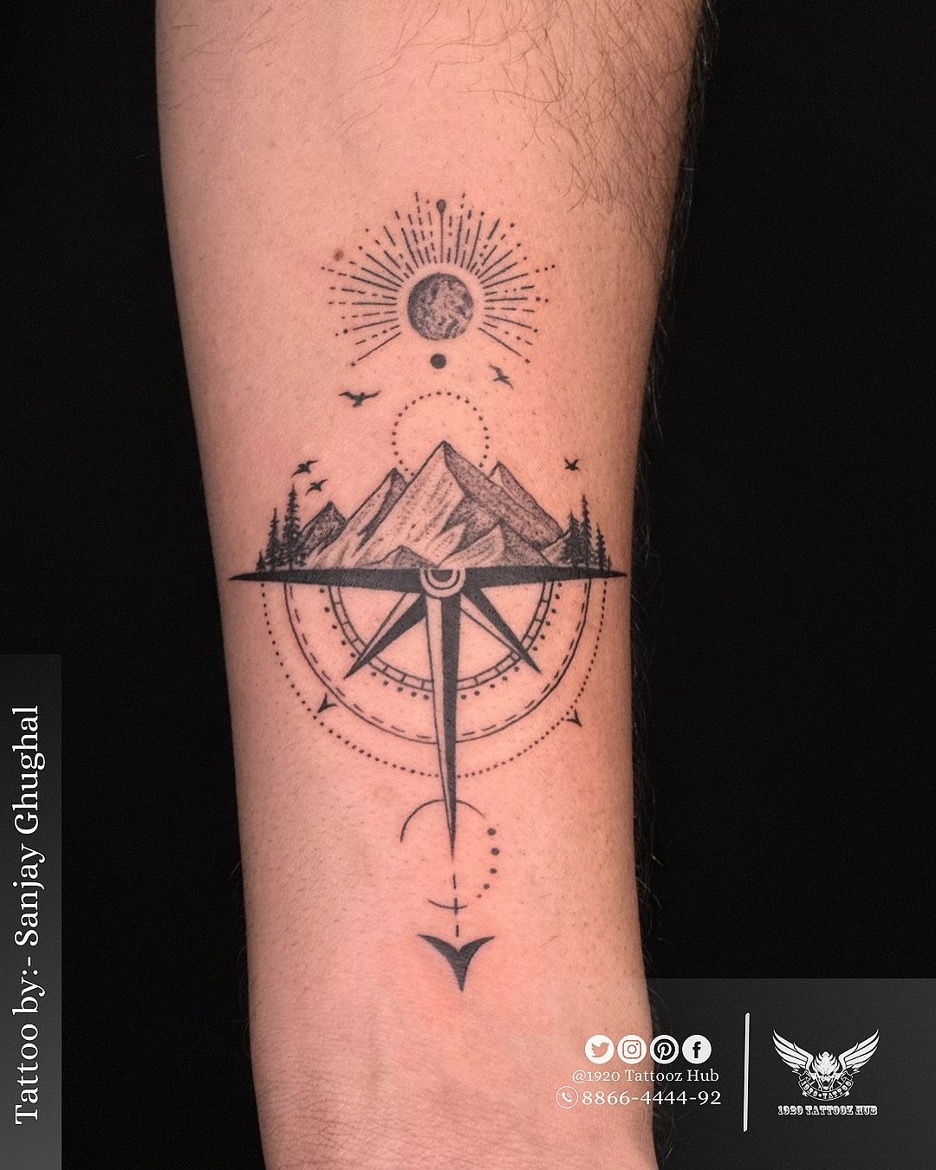 Tatuaggio delle montagne all'alba o al tramonto