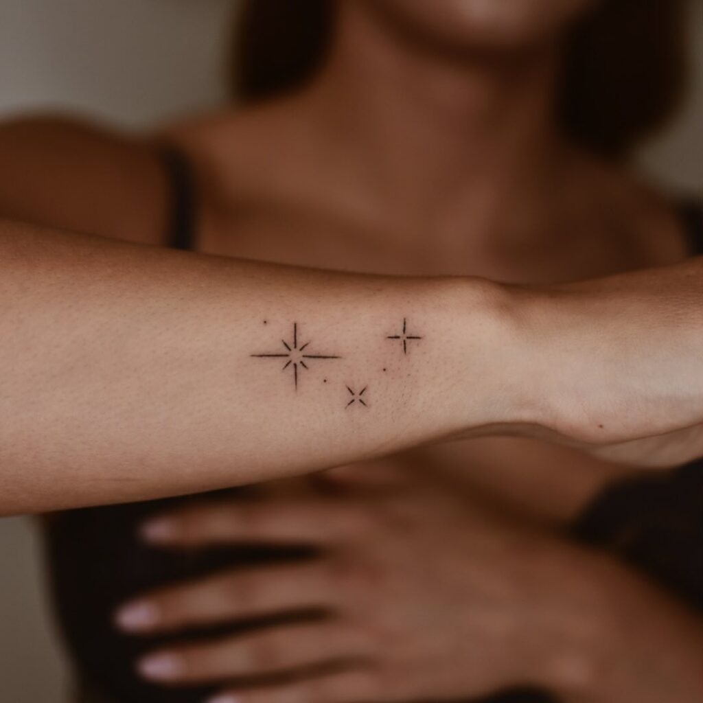 Tatuaje de pequeñas estrellas