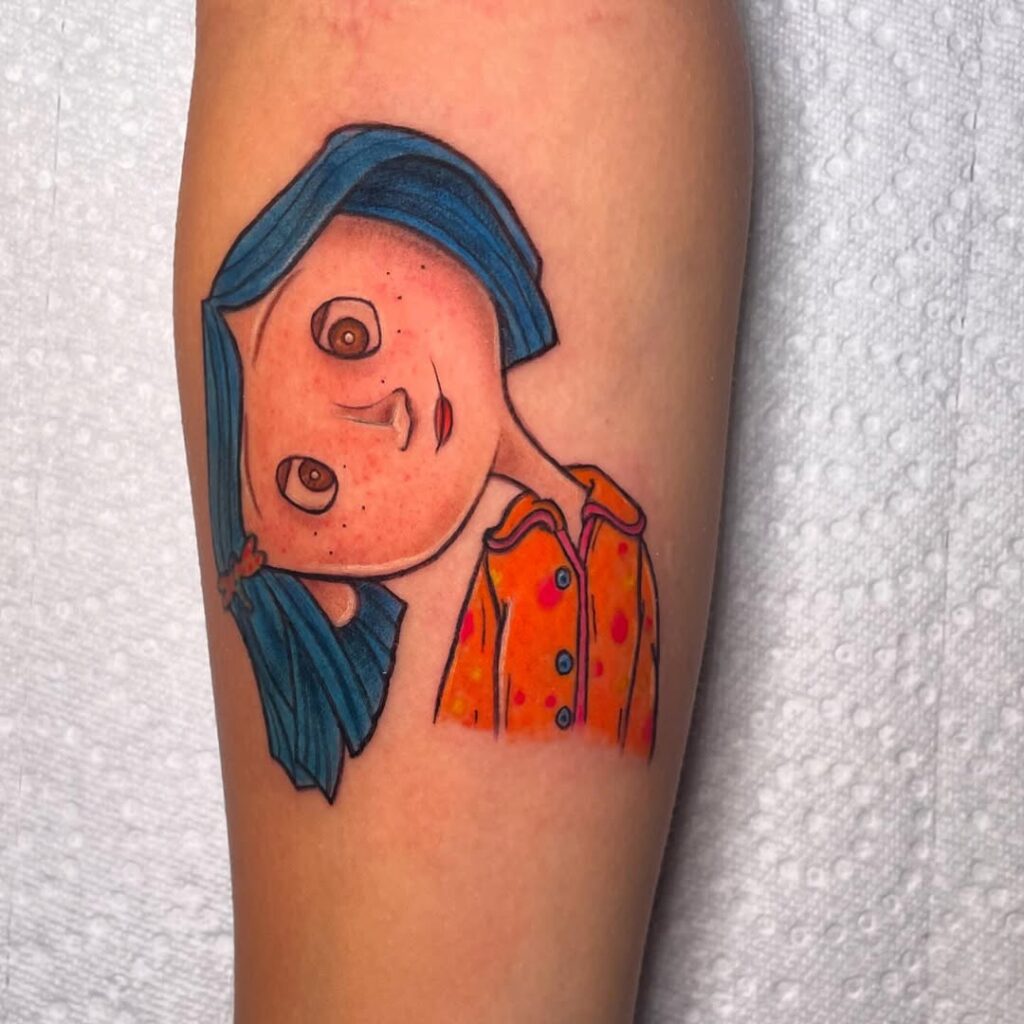 Tatuaggio vibrante di Coraline