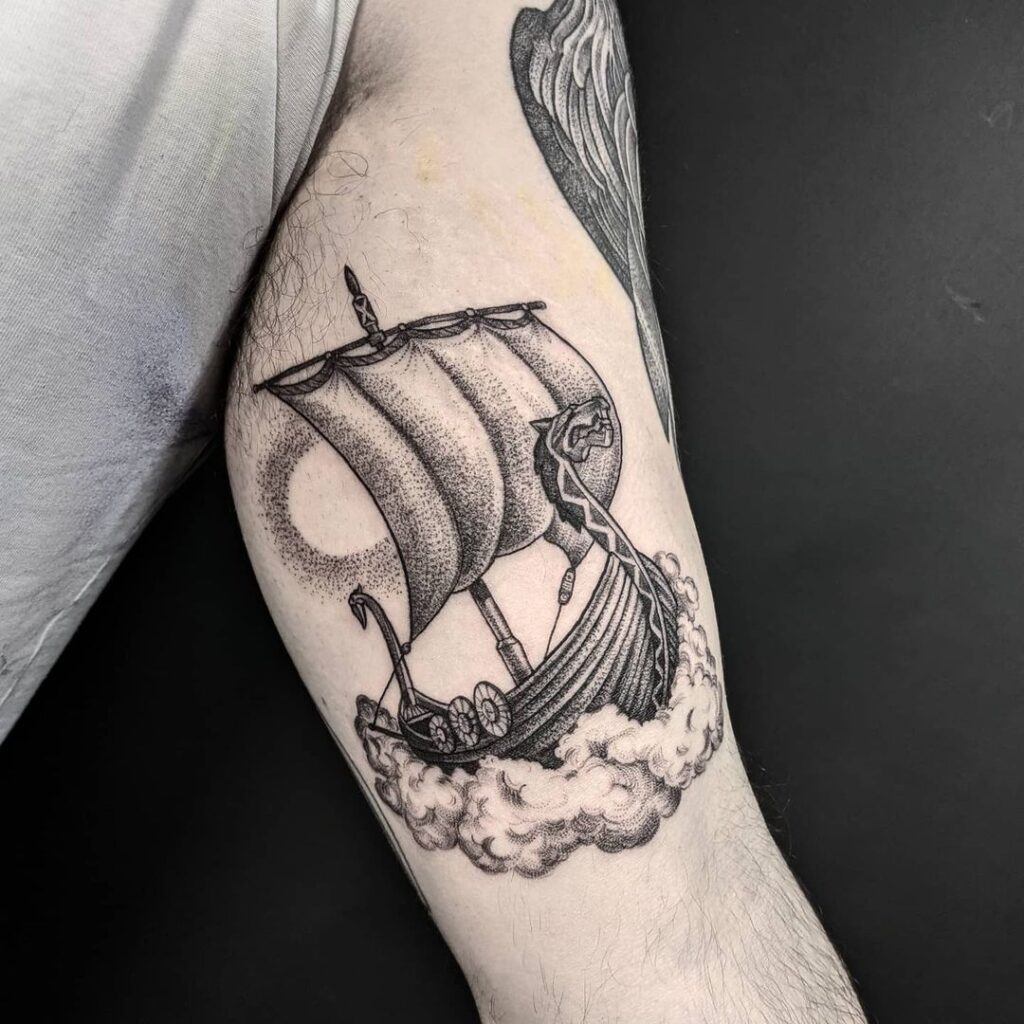 Tatuaje de un barco vikingo