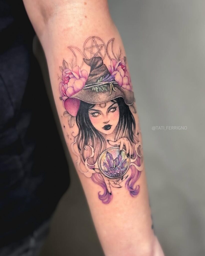  Tatuaje de bruja con bola de cristal