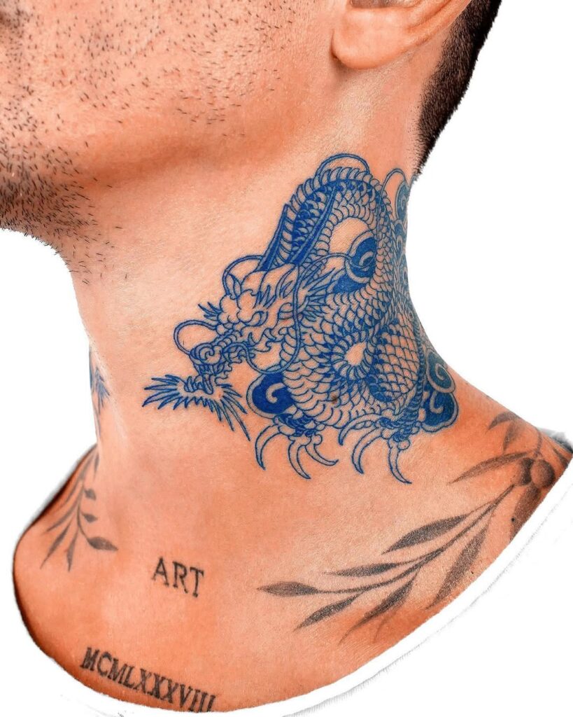 Tatuaggio del collo del drago blu