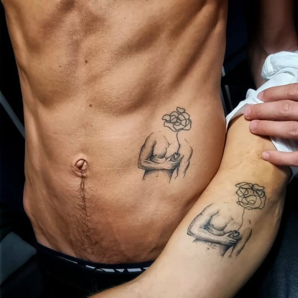 Tatuaje de cerebro y corazón en el estómago