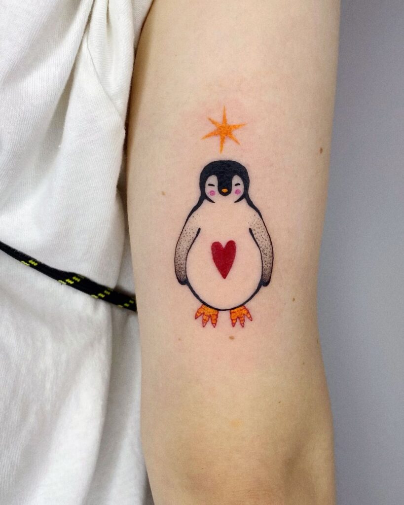 Tatuaggio carino di un pinguino