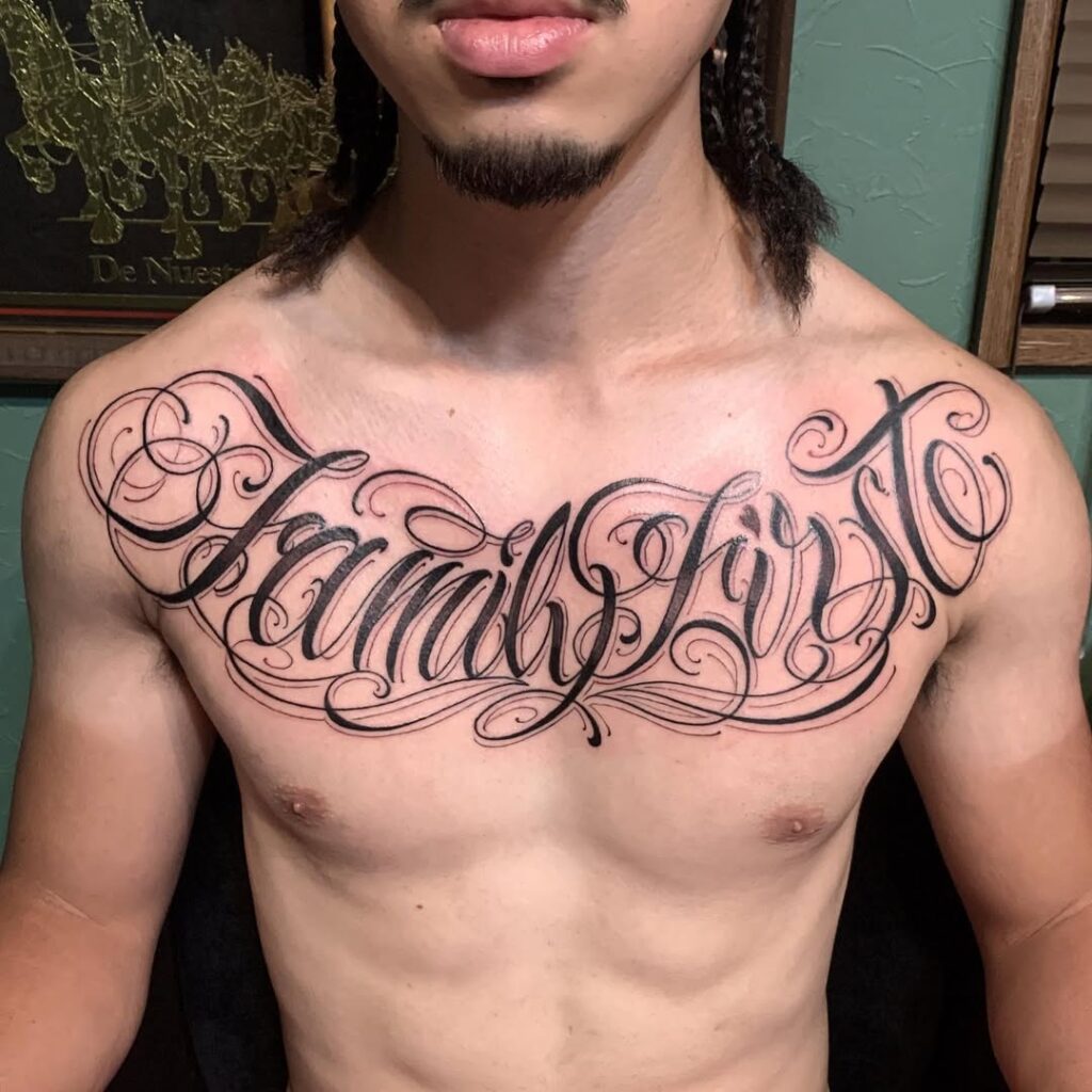 La familia es lo primero Tatuaje en el pecho