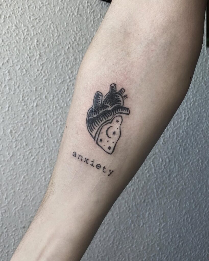 Tatuaggio con cuore umano