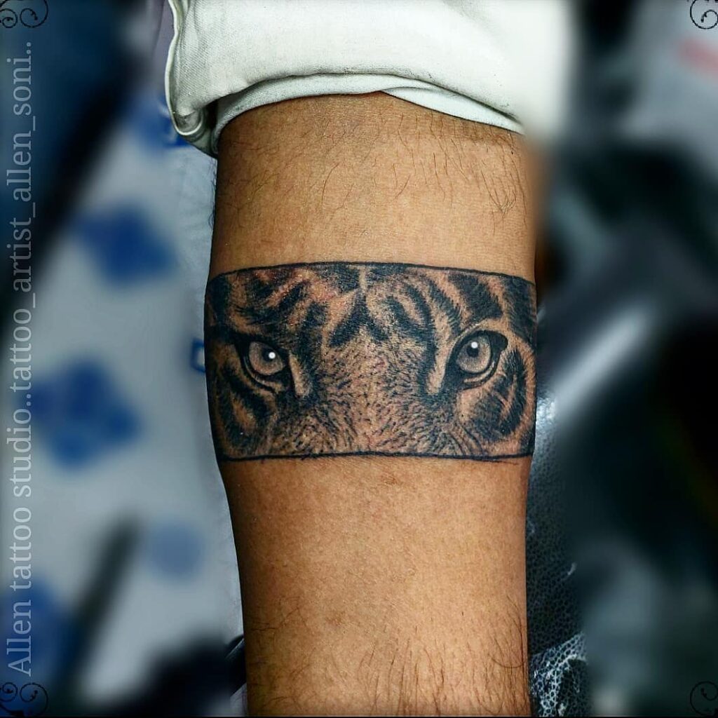 Tatuaggio iperrealistico con occhi di tigre